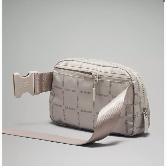 NEW LULULEMON EVERYWHERE BELT BAG
COLOR Wordmark Grid Mini Raw Linen - Picture 5 of 9